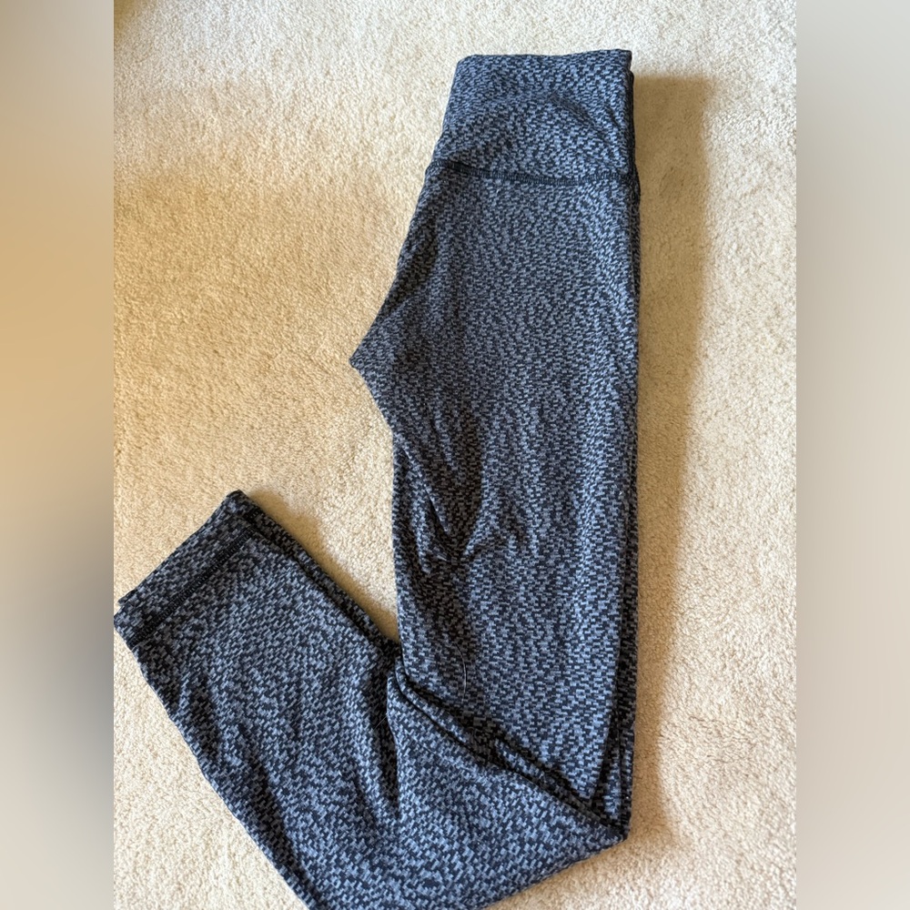 Lululemon size 4 leggings 25 in length